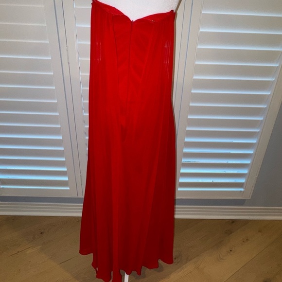 Faviana red long formal sweetheart gown ruched with cape train size 4 - Picture 10 of 14